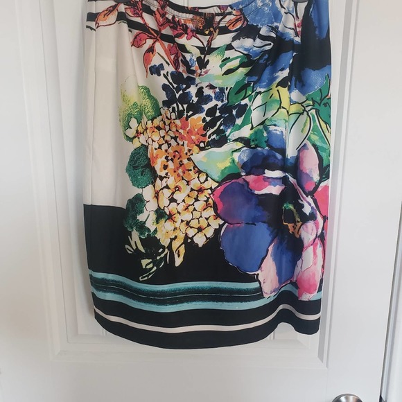 Melissa Paige size Large floral skirt - Picture 2 of 3